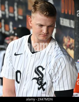 Chicago, Usa. April 2024 30. Michael Soroka #40 von den Chicago White Sox, die in einem Major League Baseball Matchup mit den Minnesota Twins im garantierten Rate Field im Dugout zu sehen war. Finale; Minnesota Twins 6: 5 Chicago White Sox. (Foto: Kyle Mazza/SOPA Images/SIPA USA) Credit: SIPA USA/Alamy Live News Stockfoto