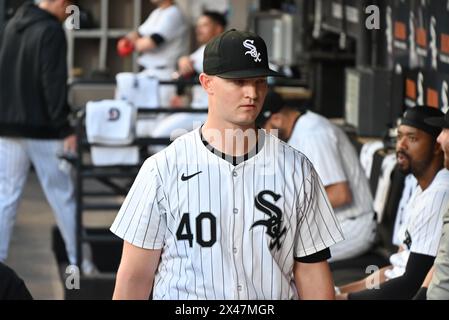 Chicago, Usa. April 2024 30. Michael Soroka #40 von den Chicago White Sox, die in einem Major League Baseball Matchup mit den Minnesota Twins im garantierten Rate Field im Dugout zu sehen war. Finale; Minnesota Twins 6: 5 Chicago White Sox. Quelle: SOPA Images Limited/Alamy Live News Stockfoto