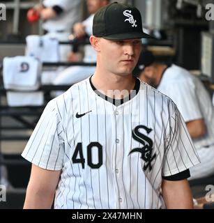 Chicago, Usa. April 2024 30. Michael Soroka #40 von den Chicago White Sox, die in einem Major League Baseball Matchup mit den Minnesota Twins im garantierten Rate Field im Dugout zu sehen war. Finale; Minnesota Twins 6: 5 Chicago White Sox. Quelle: SOPA Images Limited/Alamy Live News Stockfoto