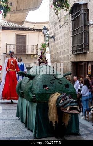 Parade der Tarasca und der Riesen und großen Köpfe am Fronleichnam von Toledo, Spanien Stockfoto