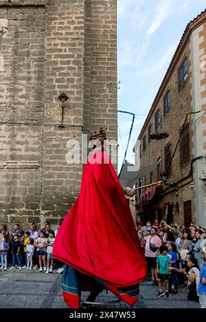 Parade der Tarasca und der Riesen und großen Köpfe am Fronleichnam von Toledo, Spanien Stockfoto