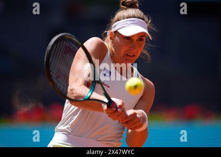 Beatriz Haddad Maia aus Brasilien im Kampf gegen IgA Swiatek aus Polen während der Mutua Madrid Open 2024, ATP Masters 1000 und WTA 1000, Tennis-Turnier am 30. April 2024 in Caja Magica in Madrid, Spanien Stockfoto