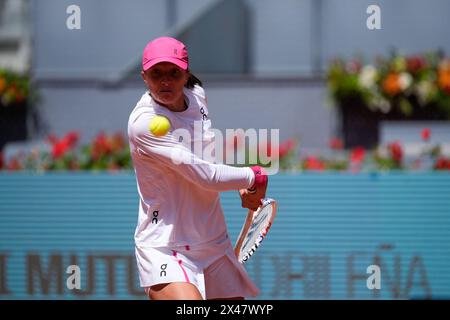 IgA Swiatek aus Polen im Kampf gegen Beatriz Haddad Maia aus Brasilien während der Mutua Madrid Open 2024, ATP Masters 1000 und WTA 1000, Tennis-Turnier am 30. April 2024 in Caja Magica in Madrid, Spanien Stockfoto