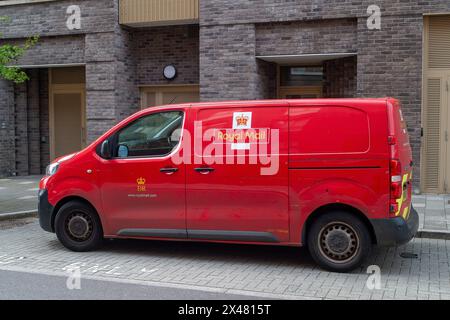 Maidenhead, Großbritannien. April 2024. Ein Royal Mail Van in Maidenhead, Berkshire. Kredit: Maureen McLean/Alamy Stockfoto