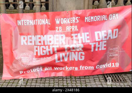 Sheffield Yorkshire England Vereinigtes Königreich 28. April 2024 International Workers Memorial Day. Banner Sheffield TUC Gewerkschaften, Stockfoto