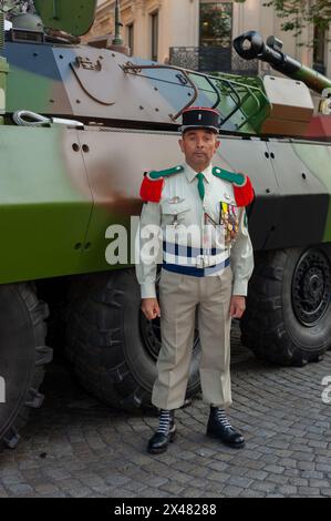 Paris, Frankreich, Porträt, moderne französische Soldaten, öffentliche Veranstaltungen, Festveranstaltung zum Bastille-Tag am 14. Juli Militärparade auf den Champs-Elysées. Stockfoto