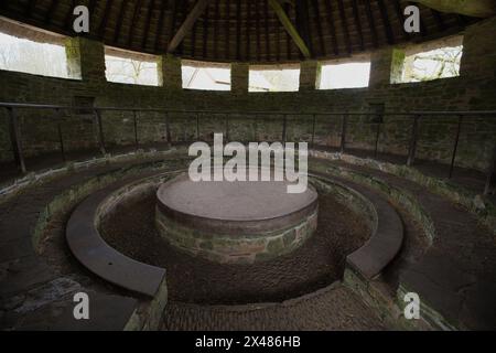 Ursprüngliches Cockpit aus dem 17. Jahrhundert in St Fagans, National Museum of Wales, wiederaufgebaut Stockfoto