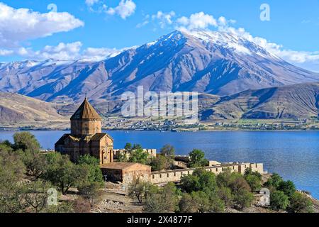 Akdamar Armenische Kirche des Heiligen Kreuzes aus dem 10. Jahrhundert, Insel Akdamar, Türkei Stockfoto