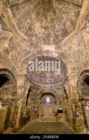 Kloster des Heiligen Ananias, bekannt als Deyrulzafaran oder Safrankloster, gewölbte Steindecke, Mardin, Türkei Stockfoto
