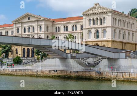 BILBAO, SPANIEN - 10. MAI 2014: Hauptgebäude der Universität Deusto, Bilbao, Spanien, einer spanischen Privatuniversität im Besitz der Gesellschaft Jesu; IS Stockfoto