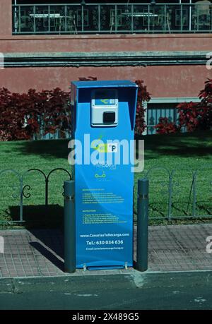 Ladestation für Elektrofahrzeuge am Straßenrand, Teneriffa Stockfoto