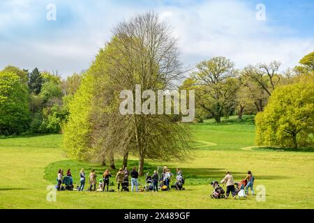 Bristol Bring Your Own Baby Chor Practice in Ashton Court, Großbritannien Stockfoto