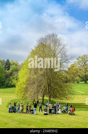 Bristol Bring Your Own Baby Chor Practice in Ashton Court, Großbritannien Stockfoto