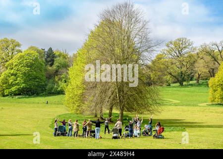 Bristol Bring Your Own Baby Chor Practice in Ashton Court, Großbritannien Stockfoto