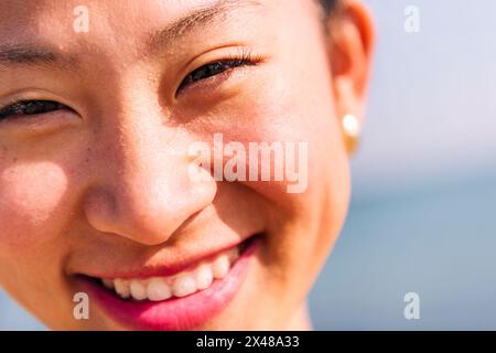 portrait of a woman with invisible braces smiling Stockfoto