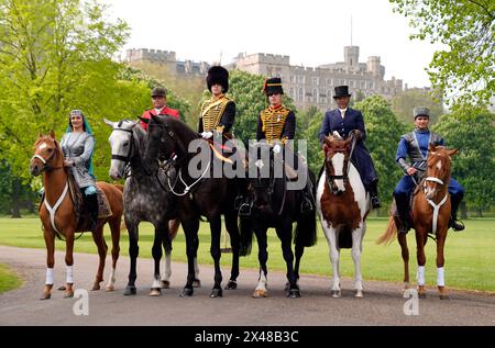 (Von links nach rechts) Khayalya Ahmadova reitet MIL, Teil des Reiterverbandes Aserbaidschans, Chris Hunnable reitet Mrs I Shervingtons Goosey Gander, Captain Whittingham reitet Reggie und Gunner Martin reitet Kernow vom Musical Drive der Königlichen Truppe Royal Horse Artillery, Katie Jerram-Hunnable reitet auf seiner Majestät dem Sonnenstrahl der Könige und Hasan Pashayev reitet auf Sel des Aserbaidschanischen Reiterverbandes während eines Fotobesuchs bei der Royal Windsor Horse Show in Windsor. Bilddatum: Mittwoch, 1. Mai 2024. Stockfoto