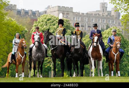 (Von links nach rechts) Khayalya Ahmadova reitet MIL, Teil des Reiterverbandes Aserbaidschans, Chris Hunnable reitet Mrs I Shervingtons Goosey Gander, Captain Whittingham reitet Reggie und Gunner Martin reitet Kernow vom Musical Drive der Königlichen Truppe Royal Horse Artillery, Katie Jerram-Hunnable reitet auf seiner Majestät dem Sonnenstrahl der Könige und Hasan Pashayev reitet auf Sel des Aserbaidschanischen Reiterverbandes während eines Fotobesuchs bei der Royal Windsor Horse Show in Windsor. Bilddatum: Mittwoch, 1. Mai 2024. Stockfoto