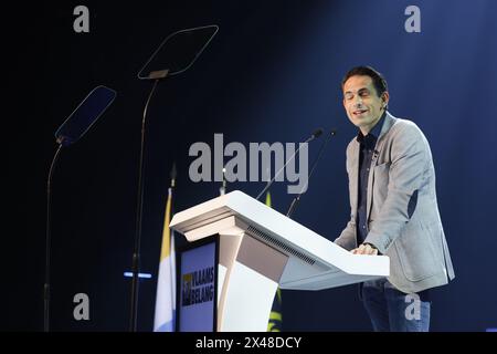 Tom Van Grieken, Vorsitzender von Vlaams Belang, hält eine Rede auf dem Treffen der flämischen rechtsextremen Partei Vlaams Belang in de Panne am 1. Mai, dem Tag der Arbeit, dem Internationalen Arbeitstag, Mittwoch, den 1. Mai 2024. BELGA FOTO NICOLAS MAETERLINCK Stockfoto