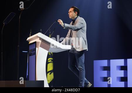 Tom Van Grieken, Vorsitzender von Vlaams Belang, hält eine Rede auf dem Treffen der flämischen rechtsextremen Partei Vlaams Belang in de Panne am 1. Mai, dem Tag der Arbeit, dem Internationalen Arbeitstag, Mittwoch, den 1. Mai 2024. BELGA FOTO NICOLAS MAETERLINCK Stockfoto