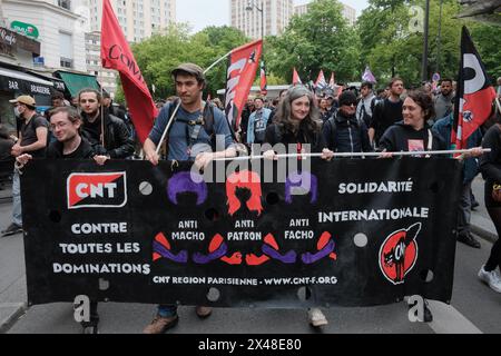 Paris, Frankreich. Mai 2024. Mehrere Gruppen treffen sich zu einem libertären Marsch vor den Hauptdemonstrationen in Paris. (Foto: Joao Daniel Pereira/SIPA USA) Credit: SIPA USA/Alamy Live News Stockfoto