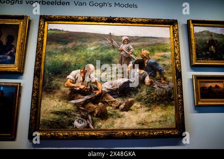 Léon-Augustin Lhermitte Heugewinnung im Van Gogh Museum in Amsterdam, Niederlande. Stockfoto