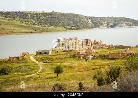 Foinikas, ein verlassenes Dorf im Bezirk Paphos auf Zypern. Geisterstadt - berühmtes Reiseziel im griechischen Zypern Stockfoto