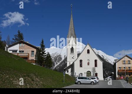 Samnaun in der Schweiz ist eine politische Gemeinde in der Region Engiadina Bassa - Val Müstair, am östlichen Nordrand des Schweizer Kantons Graubünden. Die Gemeinde besteht aus den fünf Fraktionen Compatsch, Laret, Plan, Ravaisch und Samnaun. Samnaun ist schweizerisches Zollausschlussgebiet. Foto: Kirche in Samnaun-Compatsch *** Samnaun in der Schweiz ist eine politische Gemeinde in der Region Engiadina Bassa Val Müstair, am östlichen Nordrand des Schweizer Kantons Graubünden die Gemeinde besteht aus den fünf Fraktionen Compatsch, Laret, Plan, Ravaisch und Samnaun Samnaun ist eine Schweizerin Stockfoto