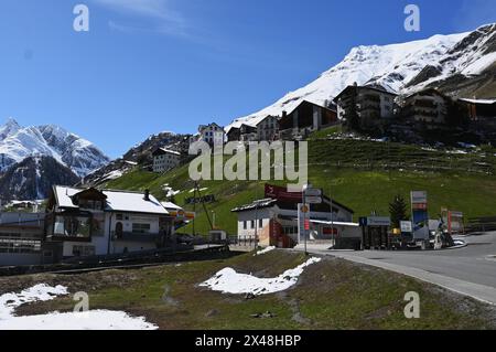 Samnaun in der Schweiz ist eine politische Gemeinde in der Region Engiadina Bassa - Val Müstair, am östlichen Nordrand des Schweizer Kantons Graubünden. Die Gemeinde besteht aus den fünf Fraktionen Compatsch, Laret, Plan, Ravaisch und Samnaun. Samnaun ist schweizerisches Zollausschlussgebiet. Foto: Samnaun-Laret *** Samnaun in der Schweiz ist eine politische Gemeinde in der Region Engiadina Bassa Val Müstair, am östlichen Nordrand des Schweizer Kantons Graubünden die Gemeinde besteht aus den fünf Fraktionen Compatsch, Laret, Plan, Ravaisch und Samnaun Samnaun ist ein Schweizer Zollauszug Stockfoto