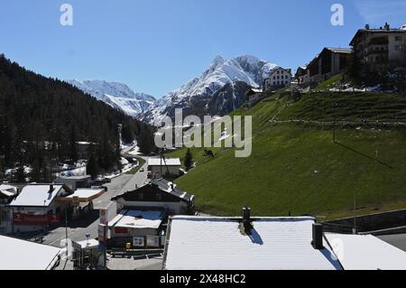 Samnaun in der Schweiz ist eine politische Gemeinde in der Region Engiadina Bassa - Val Müstair, am östlichen Nordrand des Schweizer Kantons Graubünden. Die Gemeinde besteht aus den fünf Fraktionen Compatsch, Laret, Plan, Ravaisch und Samnaun. Samnaun ist schweizerisches Zollausschlussgebiet. Foto: Samnaun-Laret *** Samnaun in der Schweiz ist eine politische Gemeinde in der Region Engiadina Bassa Val Müstair, am östlichen Nordrand des Schweizer Kantons Graubünden die Gemeinde besteht aus den fünf Fraktionen Compatsch, Laret, Plan, Ravaisch und Samnaun Samnaun ist ein Schweizer Zollauszug Stockfoto