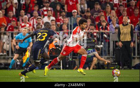 München, Deutschland. 30. April 2024. Ferland Mendy (Real) Serge Gnabry (München) FC Bayern München - Real Madrid FC Bayern München - Real Madrid 30.04.20 Stockfoto
