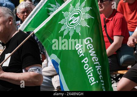 Düsseldorf 01.05.2024 Maidemo 1. Mai Mai-Demo Gewerkschaften verdi ver.di Demonstration DGB GDP Gewerkschaft der Polizei Düsseldorf Nordrhein-Westfalen Deutschland *** Düsseldorf 01 05 2024 Mai-Demo Mai 1 Demo Gewerkschaften verdi ver di Demonstration DGB GDP Police union Düsseldorf Nordrhein-Westfalen Deutschland Stockfoto