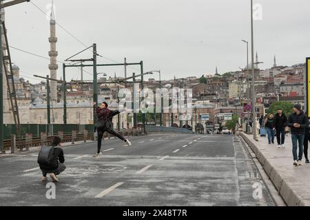 Istanbul, Türkei, 1. Mai 2024, im Vorgriff auf die Proteste zum Tag der Arbeit wurden viele Straßen gesperrt und der Verkehr eingeschränkt. In Istanbul waren hauptsächlich Touristen auf der Straße. Quelle: Ingrid Woudwijk/Alamy Live News Stockfoto