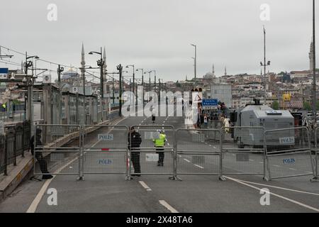 Istanbul, Türkei, 1. Mai 2024, im Vorgriff auf die Proteste zum Tag der Arbeit wurden viele Straßen gesperrt und der Verkehr eingeschränkt. In Istanbul waren hauptsächlich Touristen auf der Straße. Quelle: Ingrid Woudwijk/Alamy Live News Stockfoto