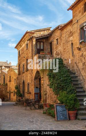 Ein Blick auf Civita di Bagnoregio, die sterbende Stadt. Stockfoto