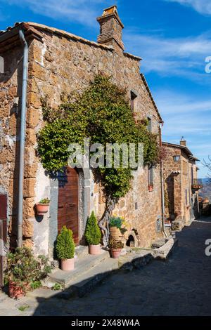 Ein Blick auf Civita di Bagnoregio, die sterbende Stadt. Stockfoto