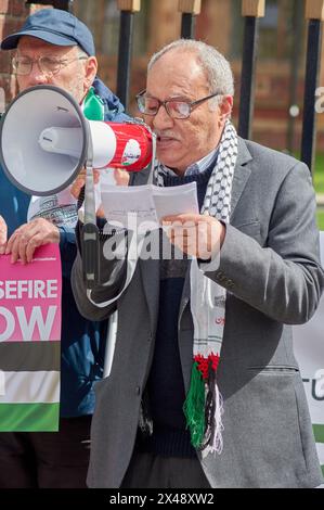 Belfast, Vereinigtes Königreich 1 05 2024 Queen's University Belfast Arbeiter und Studenten halten Mai-Kundgebung für Palästina ab. Die Protestveranstaltung, die von der neu gegründeten Gruppe QUB Palestine Assembly mit dem Titel End the Genocide-Stop the Razzia organisiert wurde. Dieser Protest kommt inmitten weit verbreiteter Proteste und Berufe an Universitäten und Colleges in den Vereinigten Staaten Belfast Northern Ireland Credit: HeadlineX/Alamy Live News Stockfoto