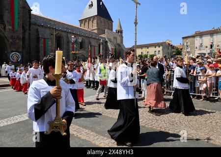 Le Dorat, Frankreich. Septenniale Äußerungen von Dorat, die die Reliquien des Heiligen Israel und des Heiligen Theobald feiern. Limousin-Äußerungen sind religiöse und Stockfoto