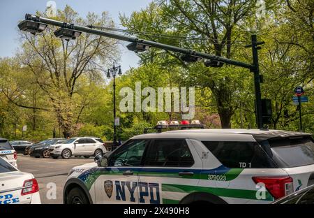 Am Sonntag, den 28. April 2024, wurden am Central Park West am Columbus Circle in New York die Staupreise für Fahrer installiert, die südlich der 60th St in Manhattan einreisen, sollen um den 30. Juni beginnen. (© Richard B. Levine) Stockfoto