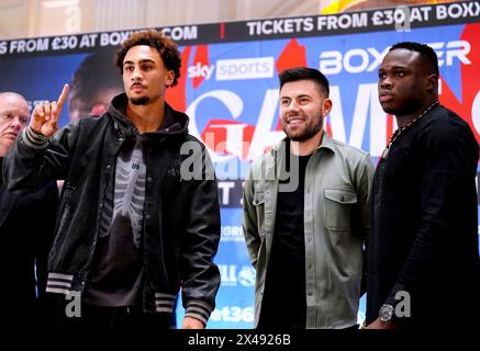 BOXXER CEO Ben Shalom (Mitte), Ben Whittaker (links) und Ezra Arenyeka während einer Pressekonferenz im Ballroom 1901 im Andaz London. Bilddatum: Mittwoch, 1. Mai 2024. Stockfoto