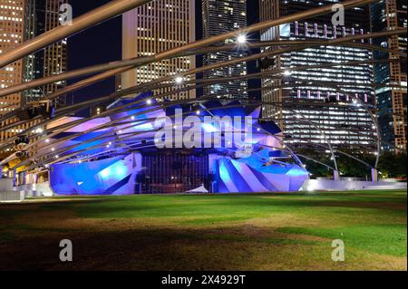 CHICAGO – 04. OKTOBER: Jay Pritzker Pavilion ein Amphitheater im Freien am 4. Oktober 2011 im Millennium Park, Chicago, Illinois. Entworfen von Frank O. GE Stockfoto