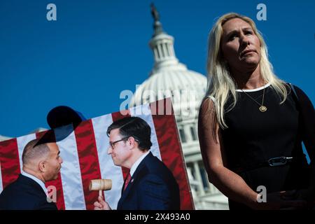 Die Vertreterin Marjorie Taylor Greene (R-GA) spricht bei einer Pressekonferenz vor dem US-Kapitol in Washington, D.C. am Mittwoch, den 1. Mai, vor den Medien. 2024. (Graeme Sloan/SIPA USA) Stockfoto