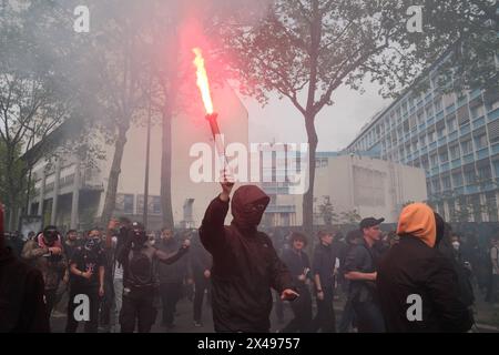 REKORDDATUM NICHT ANGEGEBEN Mai Protest in Paris verschiedene Gewerkschaften treffen sich in Paris zum Internationalen Arbeitstag. Die Demonstration, eine Konvergenz sozialer, ökologischer und feministischer Kämpfe sowie ein Eintreten für Freiheiten, beginnt am Place de la RÃ publique und macht sich auf den Weg zum Place de la Nation. Die Prozession entlang des Boulevard Voltaire symbolisiert die kollektive Stärke der Arbeiter und ihren anhaltenden Kampf für Rechte und Anerkennung. Paris Frankreich Copyright: XJoaoxDanielxPereirax Stockfoto