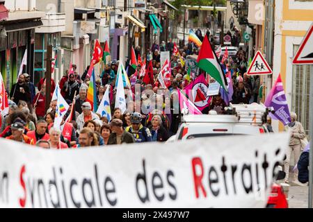 Gap, Frankreich. Mai 2024. Die Prozession der Demonstranten im Stadtzentrum von Gap, Frankreich, Hautes-Alpes, Gap, 1. Mai, 2024. der 1. Mai ist der internationale Tag des Arbeiterkampfes. Bei dieser Gelegenheit haben die gewerkschaften, die CGT, die CFDT, die FSU, Solidaires, CFE-CGC und Unsa demonstrierten in den Straßen von Gap. Foto: Thibaut Durand/ABACAPRESS.COM. Quelle: Abaca Press/Alamy Live News Stockfoto