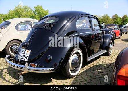 Volkswagen VW Käfer 1100 Typ 1, Brezel-Käfer, 41. MaiKäferTreffen, Hannover, Niedersachsen, Deutschland *** Volkswagen VW Käfer 1100 Typ 1, Brezelkäfer, 41 MaiKäferTreffen, Hannover, Niedersachsen, Deutschland Stockfoto