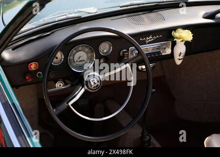 Volkswagen VW Karman Ghia Typ 14 Cabriolet, 41. MaiKäferTreffen, Hannover, Niedersachsen, Deutschland *** Volkswagen VW Karman Ghia Typ 14 Cabriolet, 41 MaiKäferTreffen, Hannover, Niedersachsen, Deutschland Stockfoto