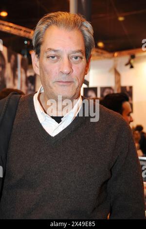 Paris, Frankreich. März 2010. Der Schriftsteller Paul Auster nahm an der Pariser Buchmesse „Le Salon du Livre“ Teil, die am 27. März 2010 im Parc des Expositions, Porte de Versailles in Paris, Frankreich, stattfand. Foto: Mireille Ampilhac/ABACAPRESS. COM Credit: Abaca Press/Alamy Live News Stockfoto