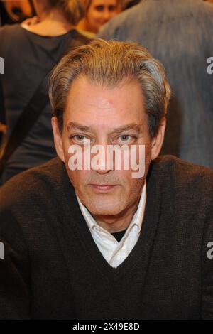 Paris, Frankreich. März 2010. Paul Auster besuchte die Pariser Buchmesse „Le Salon du Livre“, die am 27. März 2010 im Parc des Expositions, Porte de Versailles in Paris, Frankreich, stattfand. Foto: Briquet-Gorassini/ABACAPRESS. COM Credit: Abaca Press/Alamy Live News Stockfoto