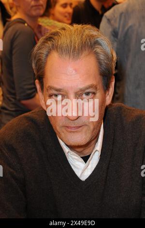 Paris, Frankreich. März 2010. Paul Auster besuchte die Pariser Buchmesse „Le Salon du Livre“, die am 27. März 2010 im Parc des Expositions, Porte de Versailles in Paris, Frankreich, stattfand. Foto: Briquet-Gorassini/ABACAPRESS. COM Credit: Abaca Press/Alamy Live News Stockfoto