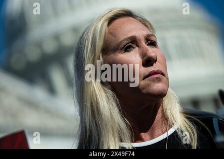 Washington, USA. Mai 2024. Die Vertreterin Marjorie Taylor Greene (R-GA) während einer Pressekonferenz vor dem US-Kapitol in Washington, DC, am Mittwoch, den 1. Mai, 2024. (Graeme Sloan/SIPA USA) Credit: SIPA USA/Alamy Live News Stockfoto