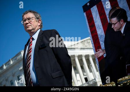 Washington, USA. Mai 2024. Vertreter Thomas Massie (R-KY) während einer Pressekonferenz vor dem US-Kapitol in Washington, DC, am Mittwoch, den 1. Mai, 2024. (Graeme Sloan/SIPA USA) Credit: SIPA USA/Alamy Live News Stockfoto